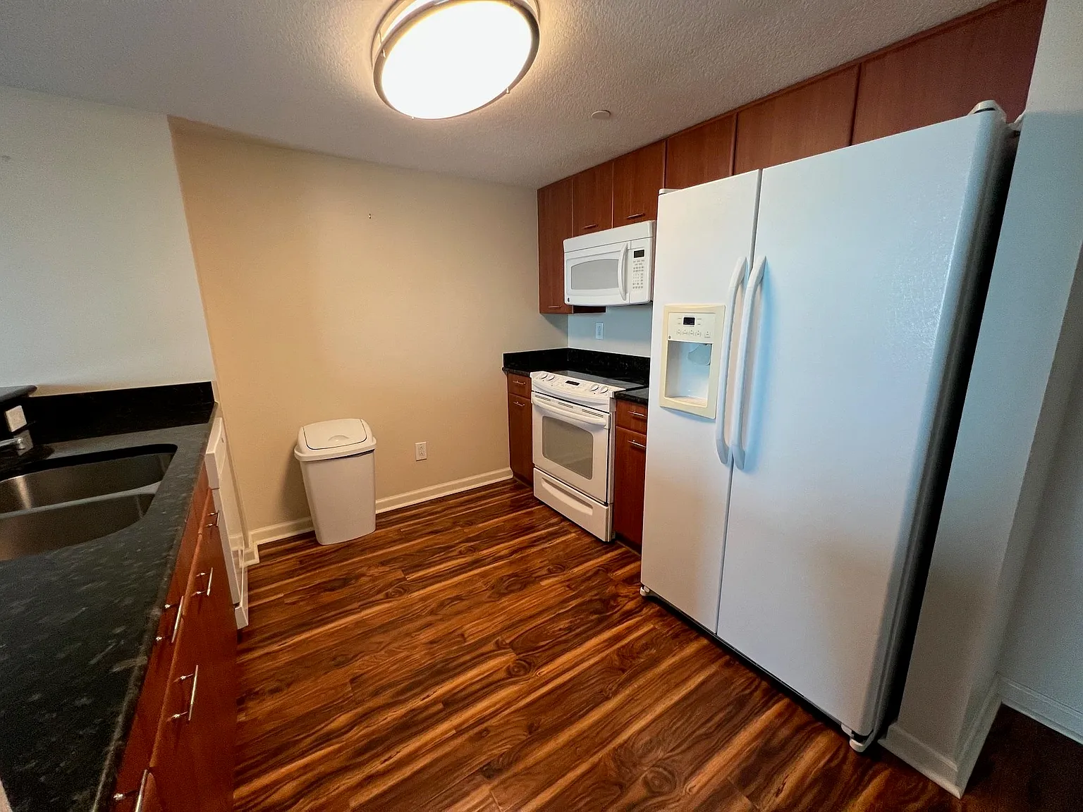 1 bed, 703 sqft, $2,300 — Photo 3