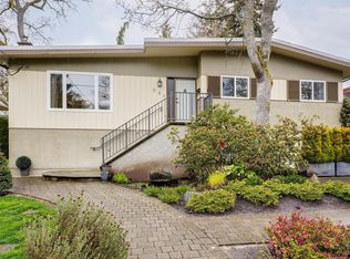984 Brighton Cres, Victoria, BC V8S 2G5