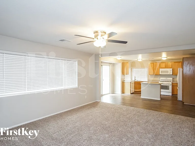 985 Blue Lantern Dr — Photo 5