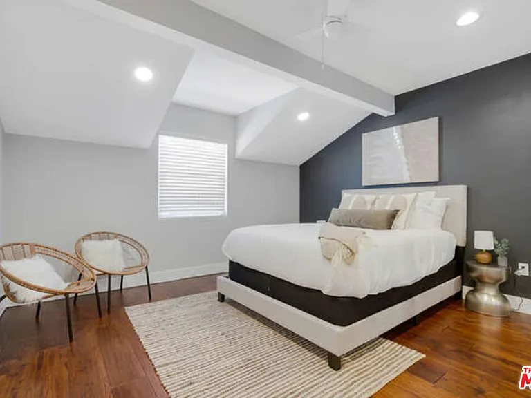 5907 Jumilla Ave — Photo 17