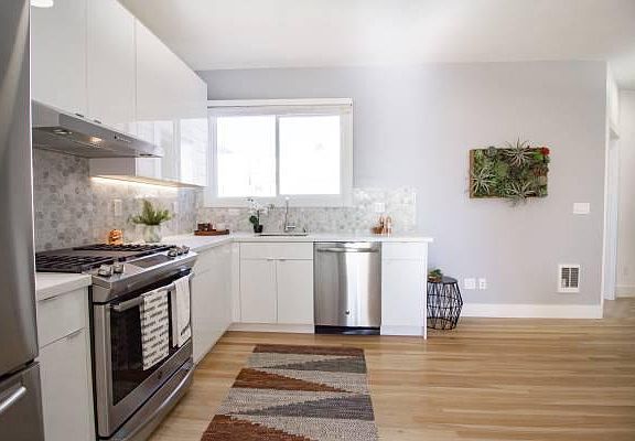 4th image of 2942 Franklin St APT 17