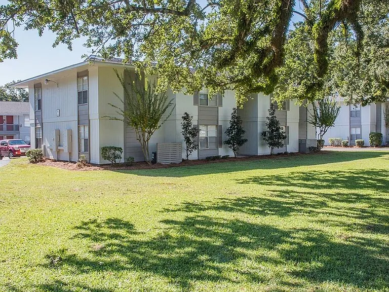 Twin Oaks Apartments — Photo 11