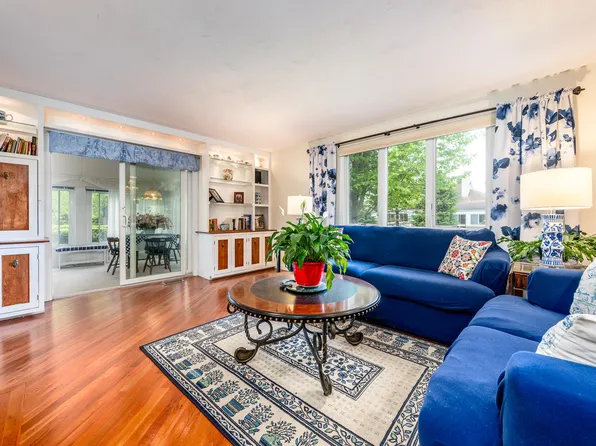 1 Woods Edge Lane, Mashpee, MA 02649