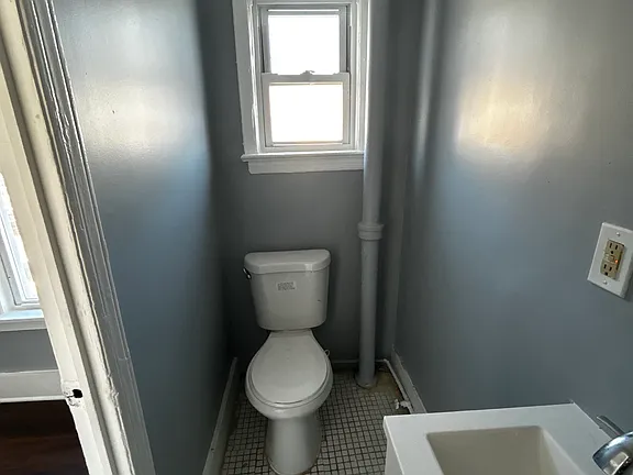 160 Oak St #4 — photo 6 of 6