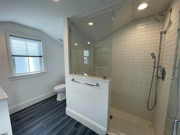 102 S Essex Ave — Photo 47