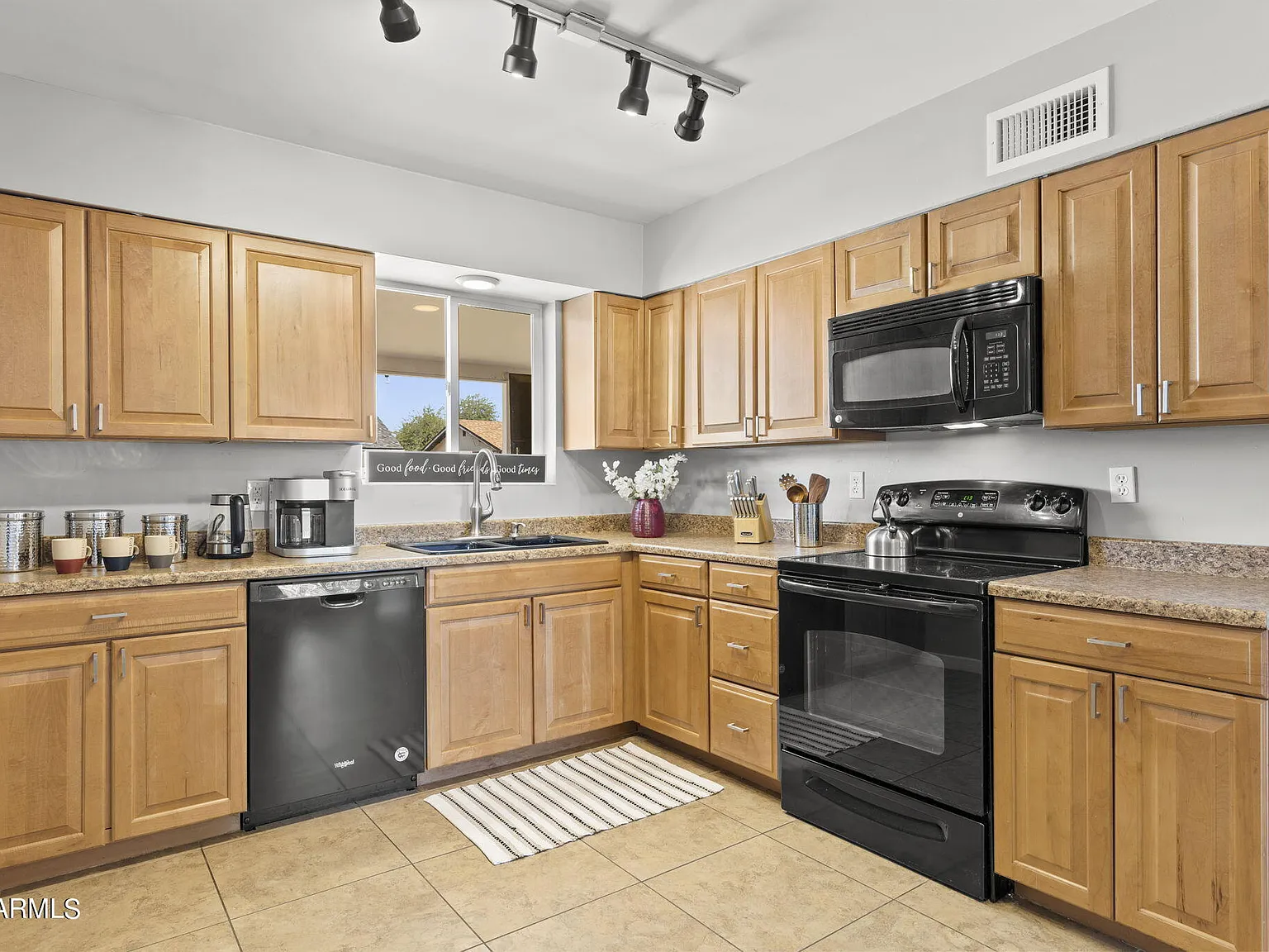 4 bed, 2.0 bath, 1545 sqft, $3,995 — Photo 4