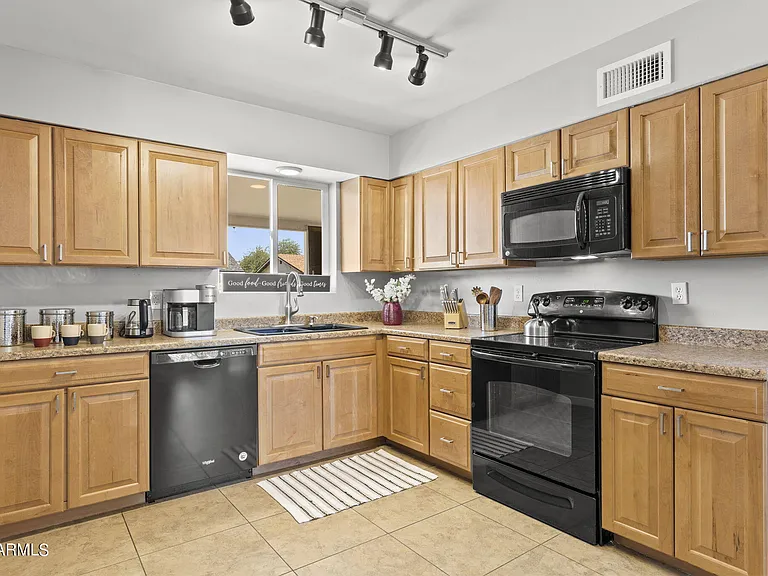8308 E Minnezona Ave — Photo 14