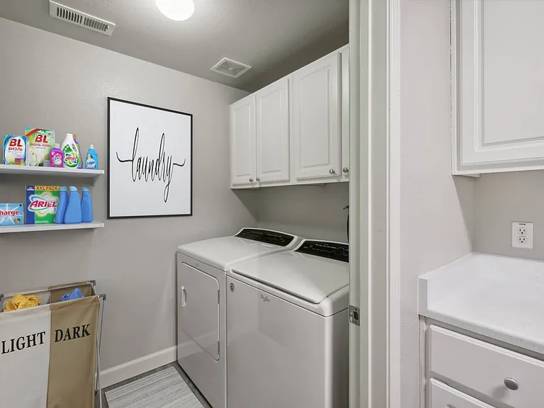 North Pointe Apartments — Photo 11