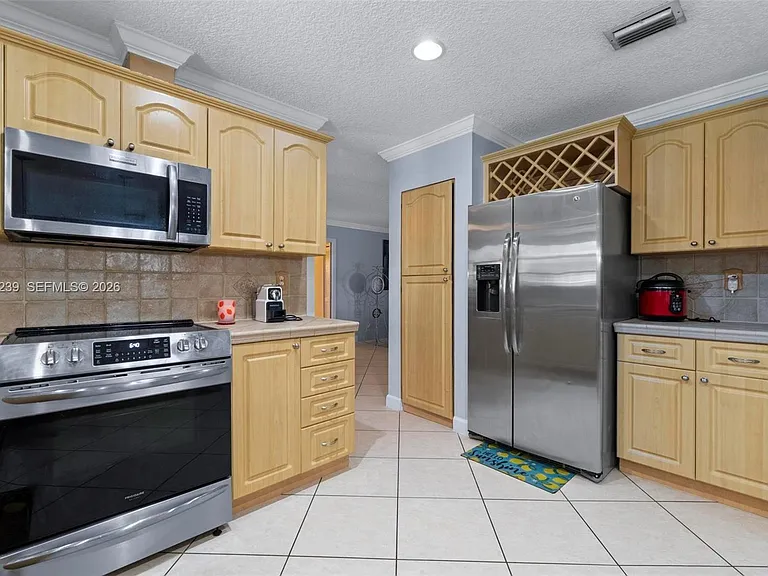 14012 SW 38th Ter — Photo 19