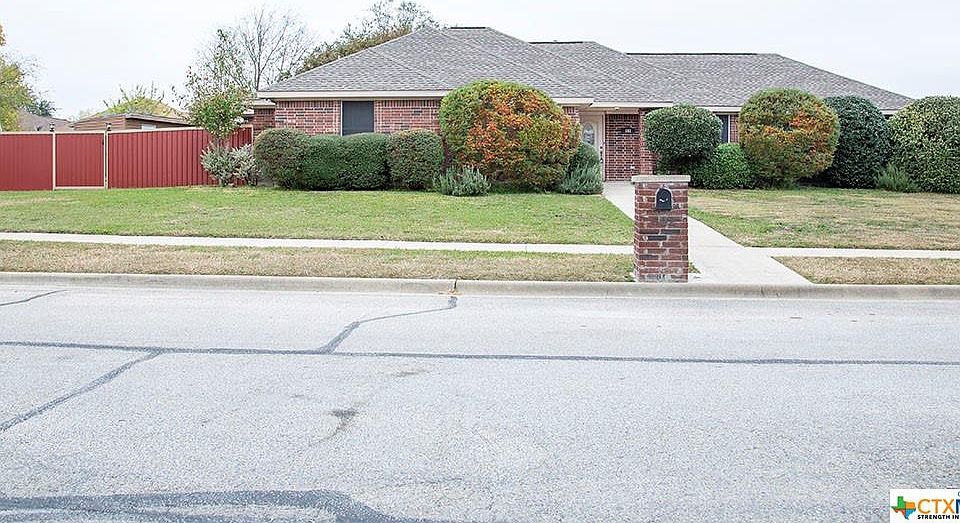 1st image of 602 Paintbrush Dr