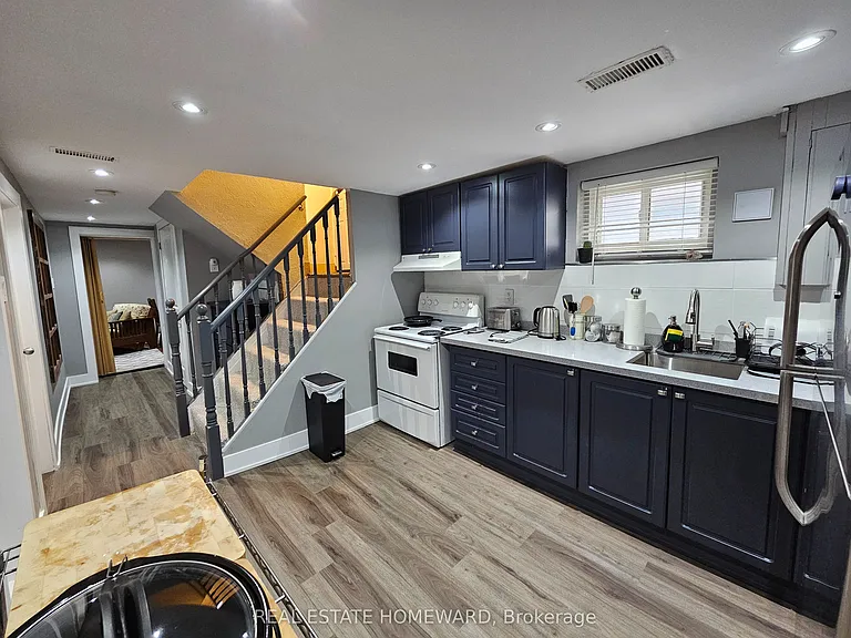 715 Pharmacy Ave — Photo 9