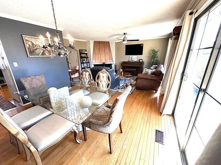 10220 Foster St — Photo 5