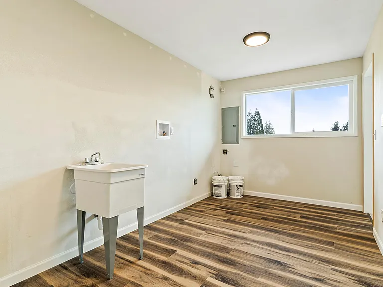2615 E McLoughlin Blvd — Photo 23