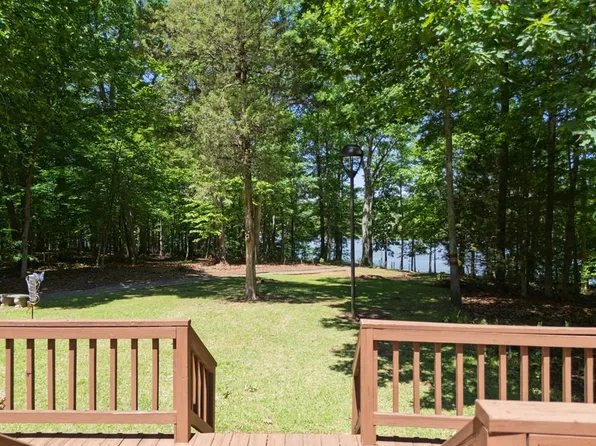 76 Mustang Rd, Buffalo Junction, VA 24529