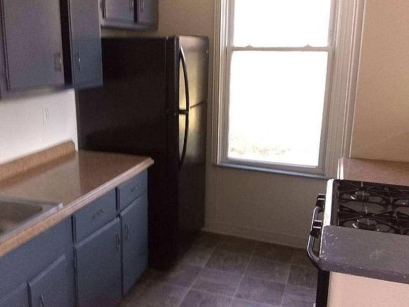 4th image of 1240 Sunset Ave #1