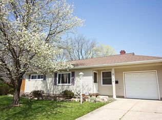 9334 Newkirk Dr, Parma Heights, OH 44130
