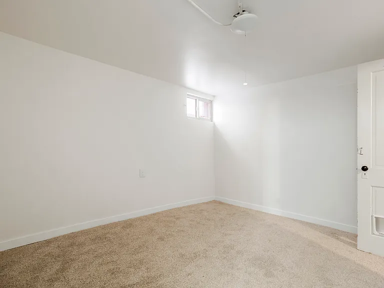 584 N Lafayette St — Photo 20