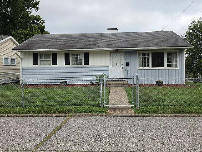 2910 Fitzwater Dr — Photo 1