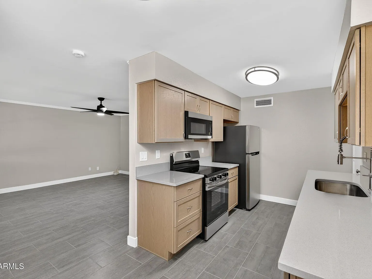 2 bed, 1.5 bath, 1265 sqft, $1,650 — Photo 2