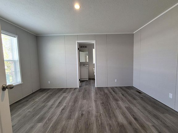 5th image of 4917 Golden Gate Dr