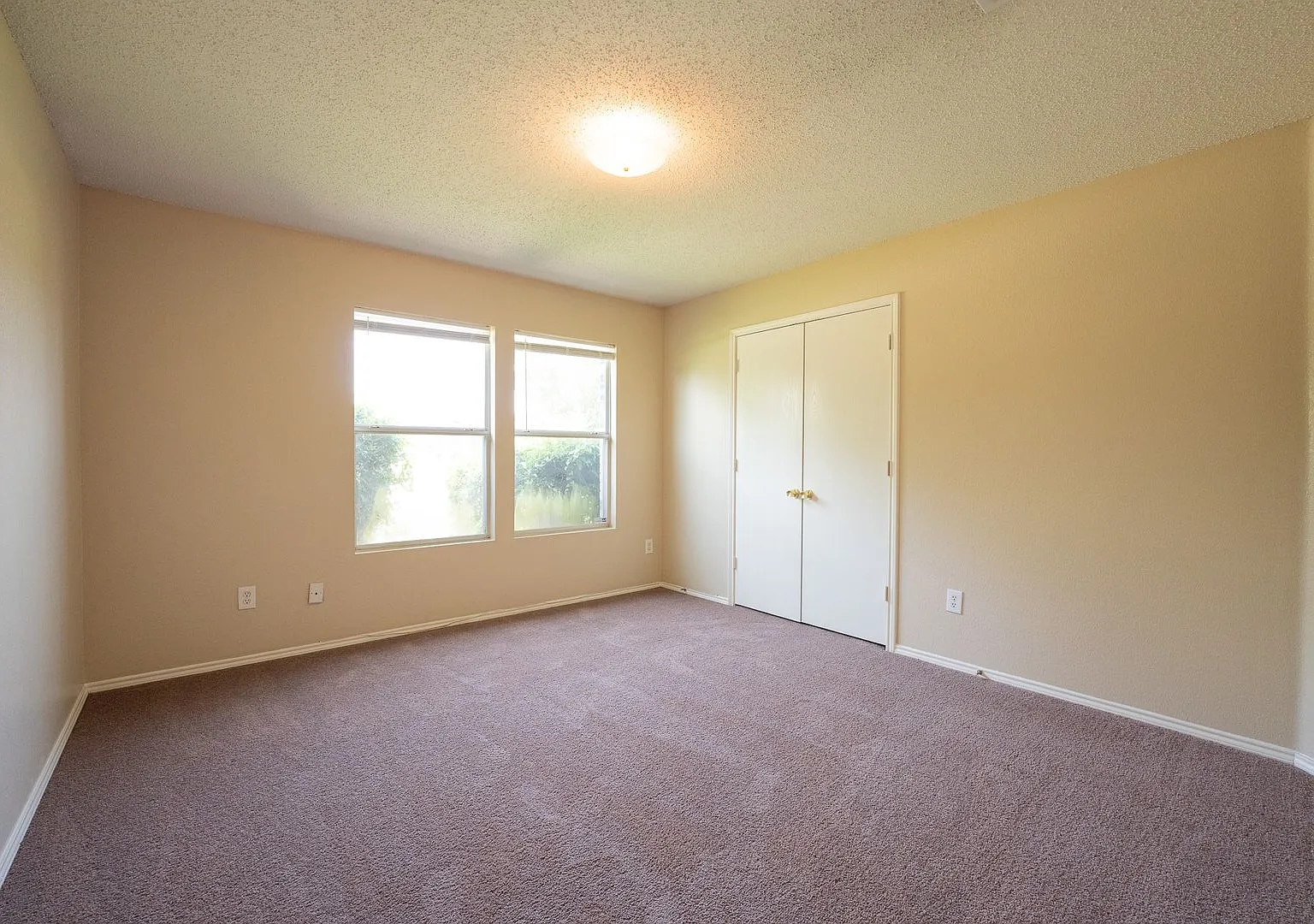 Adorable 4 bedroom for lease!! — Photo 3