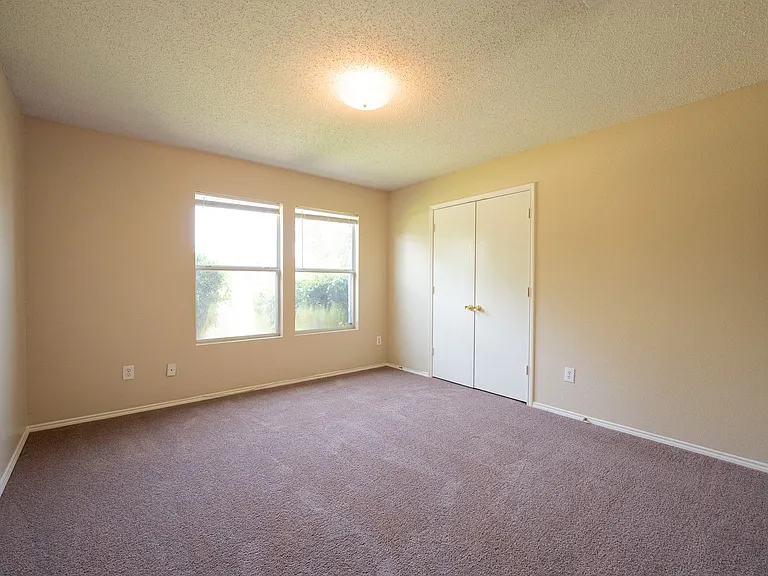 1420 Bumble Bee Dr — Photo 3