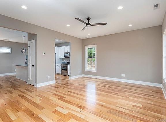 3rd image of 12 Apple Ln