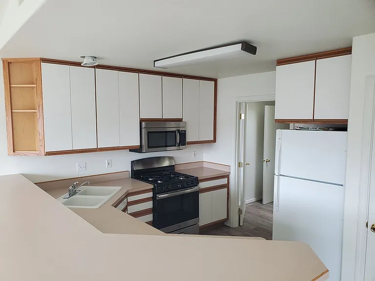 562 NE Negus Loop — Photo 4