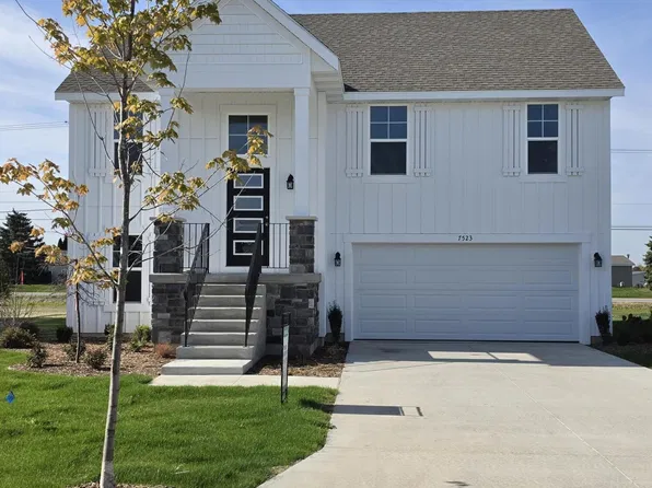 7523 Legend Ct SE, Caledonia, MI 49316