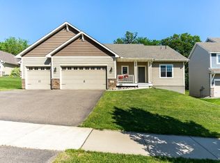 1162 Rosemary Ln, Chaska, MN 55318