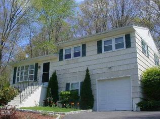 6 Horseshoe Dr, Danbury, CT 06811