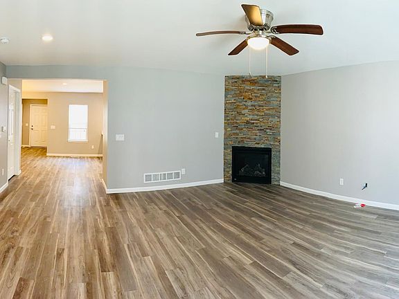 5th image of 2435 New Town Dr