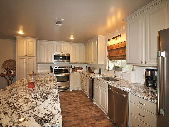 4th image of 952 Longleaf Dr E