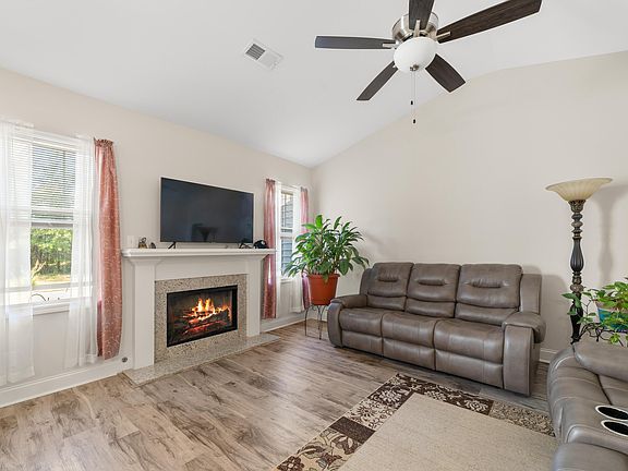 5th image of 129 Willow Bay Dr