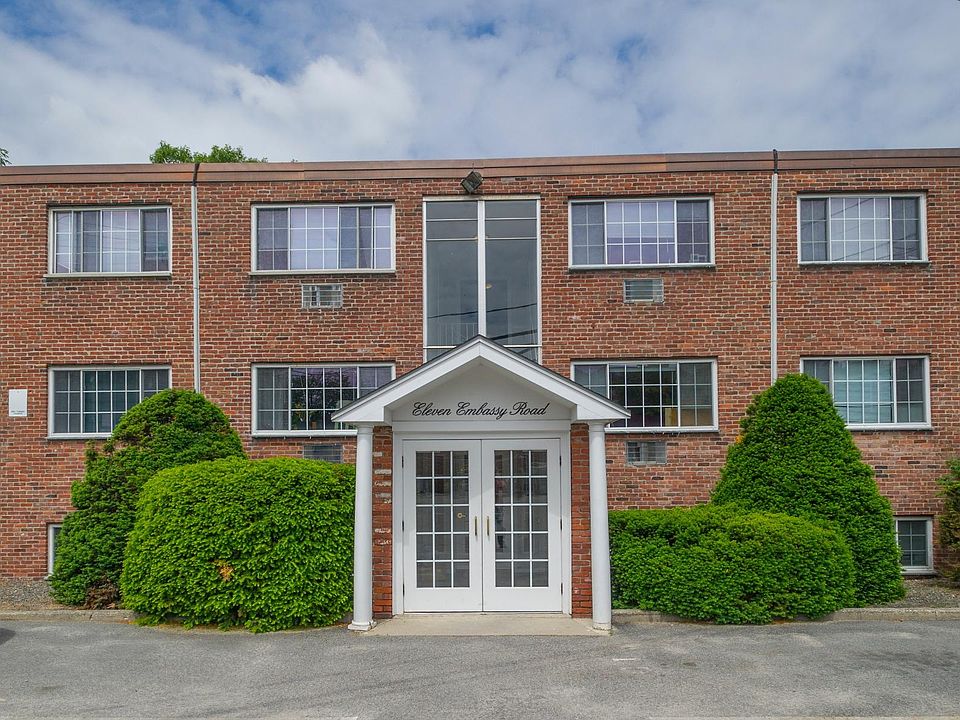 2nd image of 11 Embassy Rd APT 2T