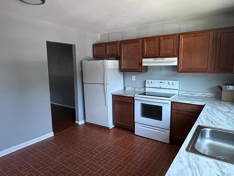 8108 Sandy Spring Rd — Photo 4