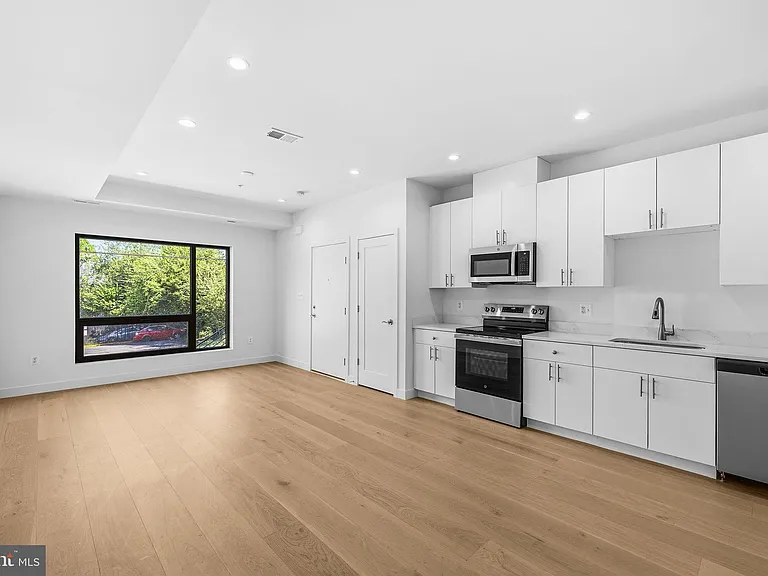 2532 Elvans Rd SE — Photo 3