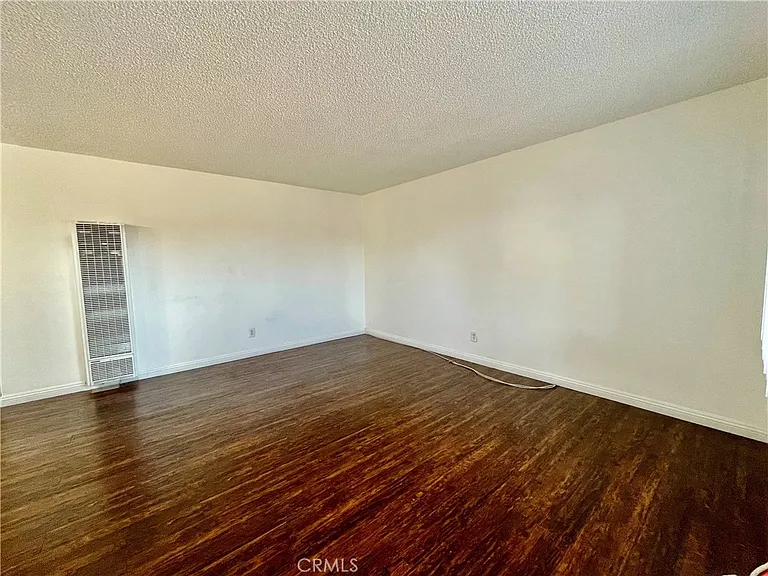 935 E Route 66 — Photo 2