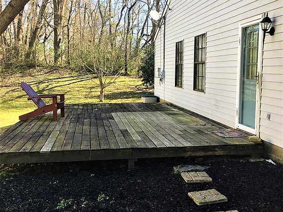 3rd image of 72 Bloomfield Dr