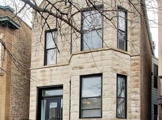 1322 W Barry Ave, Chicago, IL