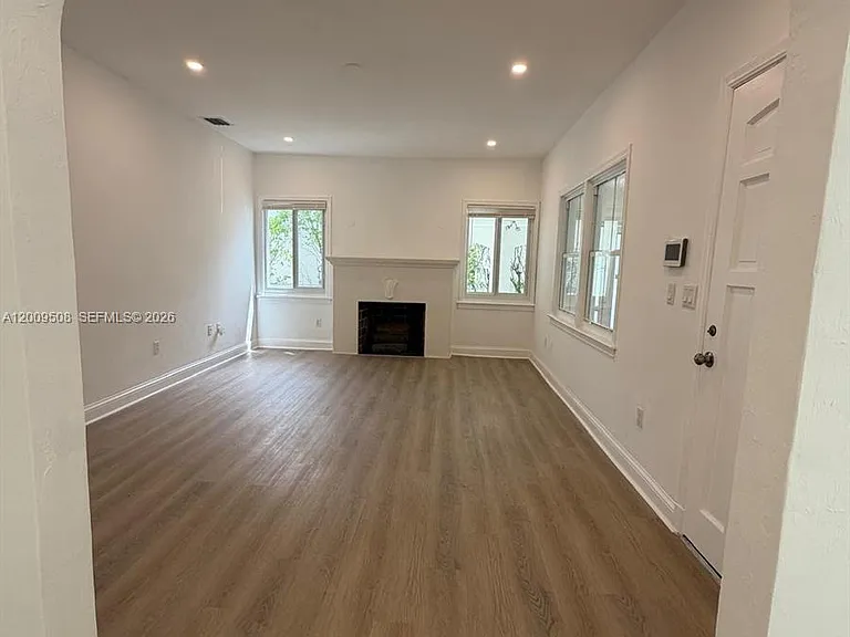 533 Minorca Ave — Photo 3