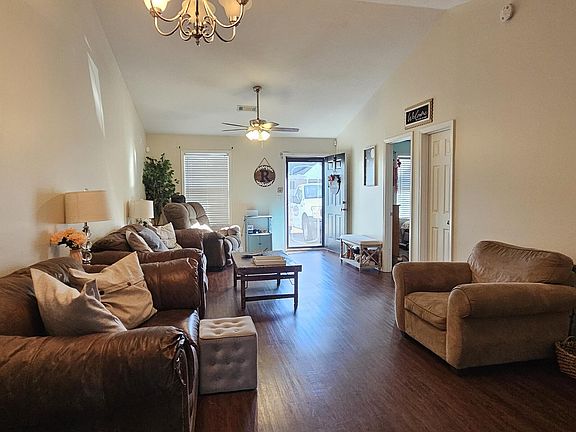 3rd image of 1729 Elizabeth Street