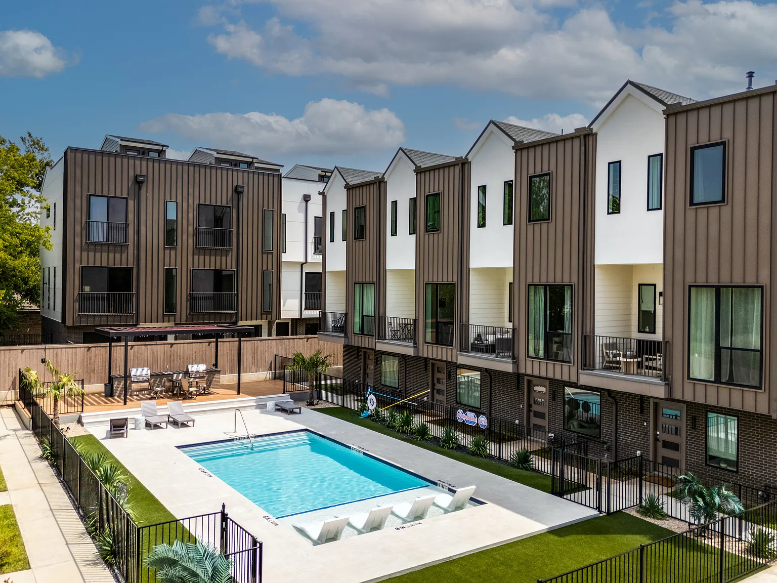 2 bed, 1920 sqft, $3,395 — Photo 1