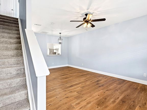 5th image of 531 Waterbrook Dr