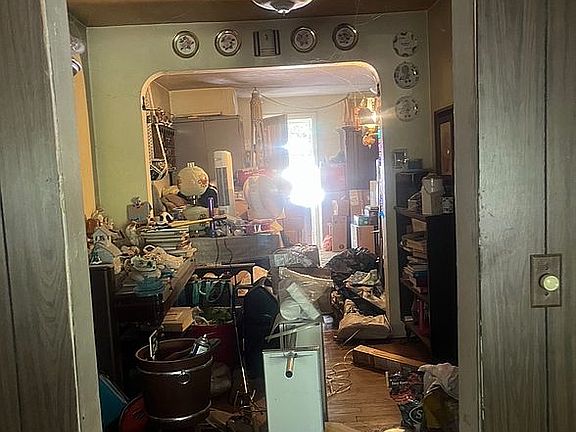 5th image of 330 Cutler Ave NE