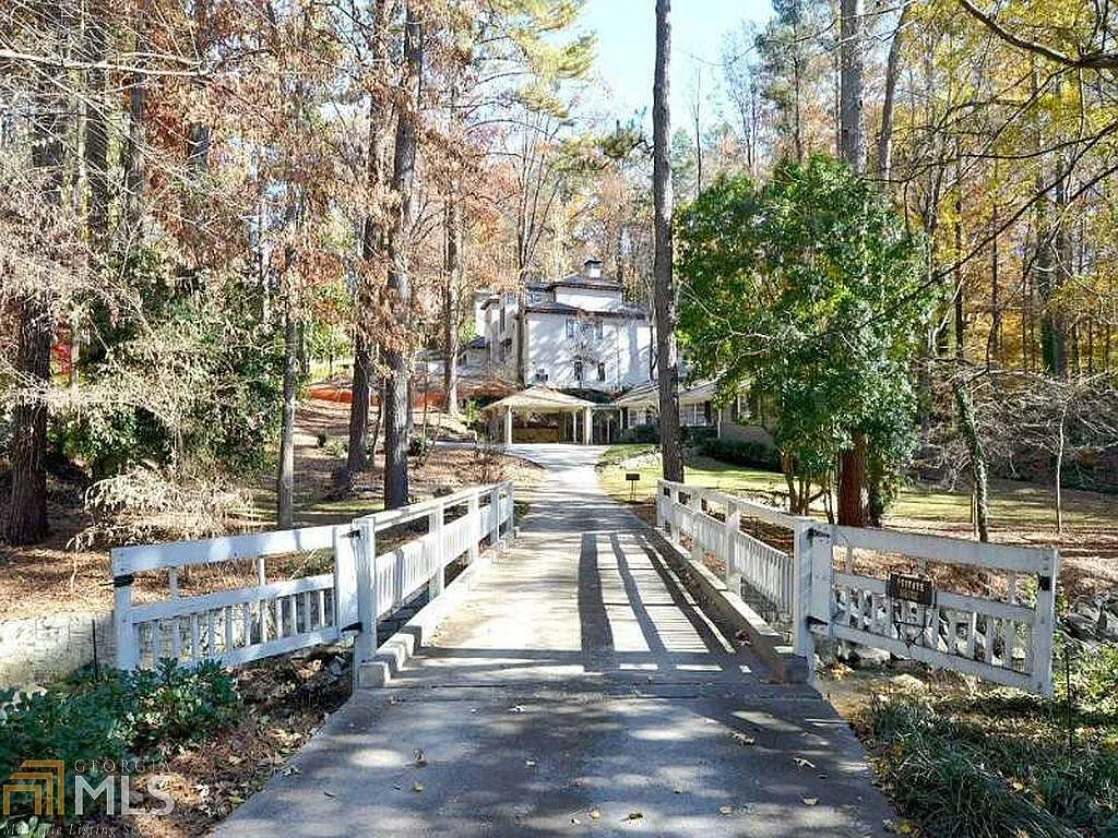 4 bed, 4.0 bath, 2424 sqft, $5,000 — Photo 3
