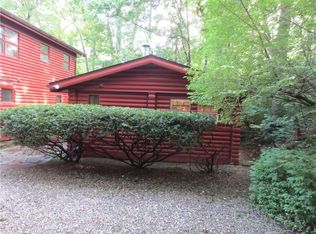 85 Pine Ledge Rd, Greenville, RI 02828