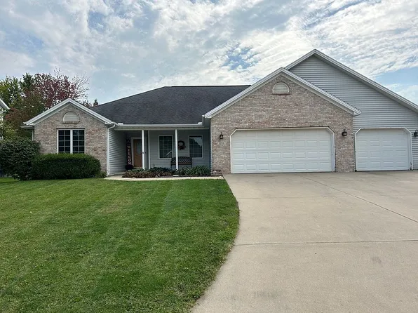 1100 Wakefield Dr, Heyworth, IL 61745