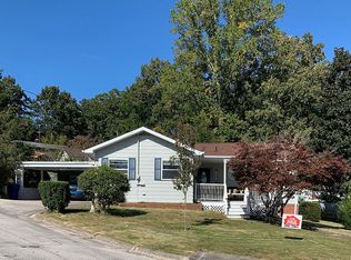 104 Peach Rd, Oak Ridge, TN 37830