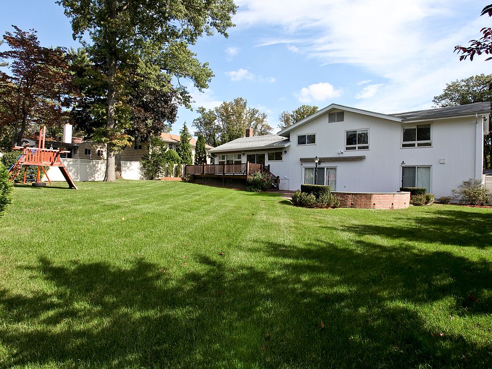 1st image of 7 Hunter Dr